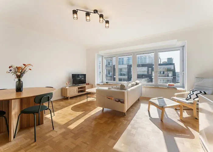 Zonnig, Ruim Appartement Op A+ Locatie!